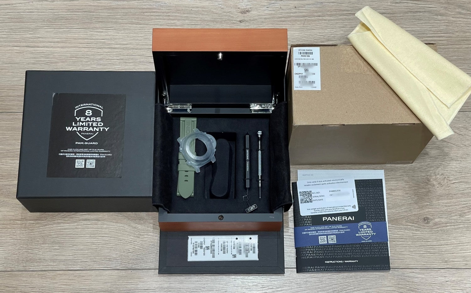 Luminor Marina ESteel Verde Smeraldo PAM01356 - Beverly Hills Watch Company