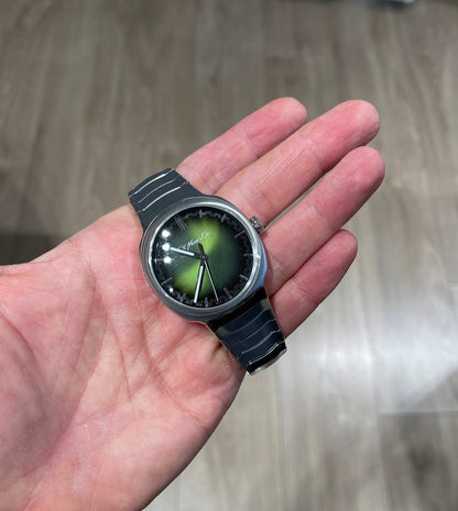 H.Moser & Cie. Streamliner Centre Seconds Matrix Green Fumé 6200-1200 - Beverly Hills Watch Company