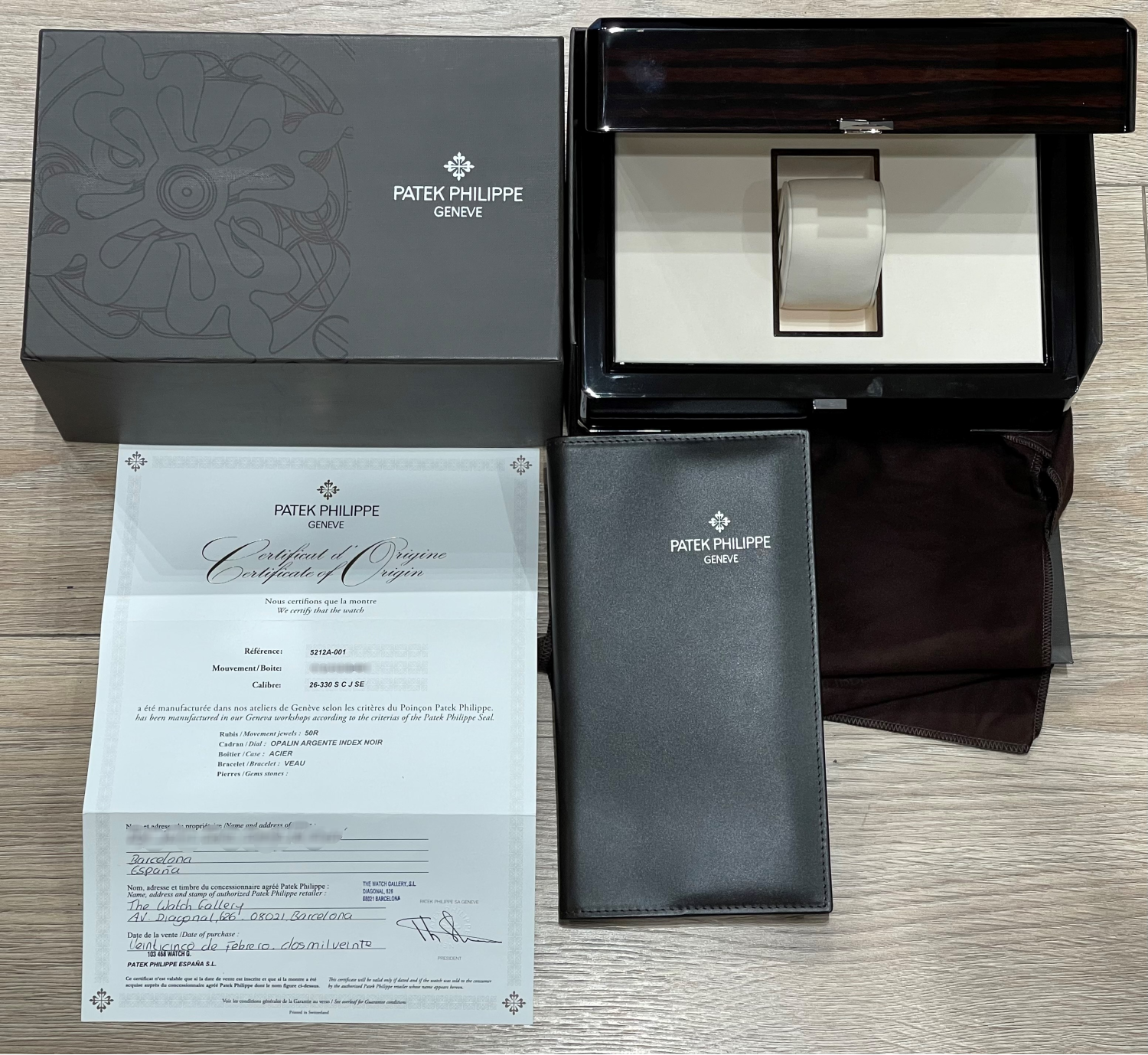 Patek Philippe 40mm Calatrava 40mm Stainless Steel 5212a-001 - Beverly Hills Watch Company