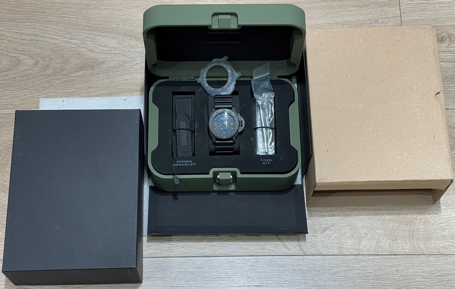 Panerai Submersible 47mm Carbotech PAM01616 - Beverly Hills Watch Company