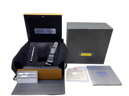 Panerai Luminor Marina 44mm Yellow Gold Carbon Fiber Dial PAM00140