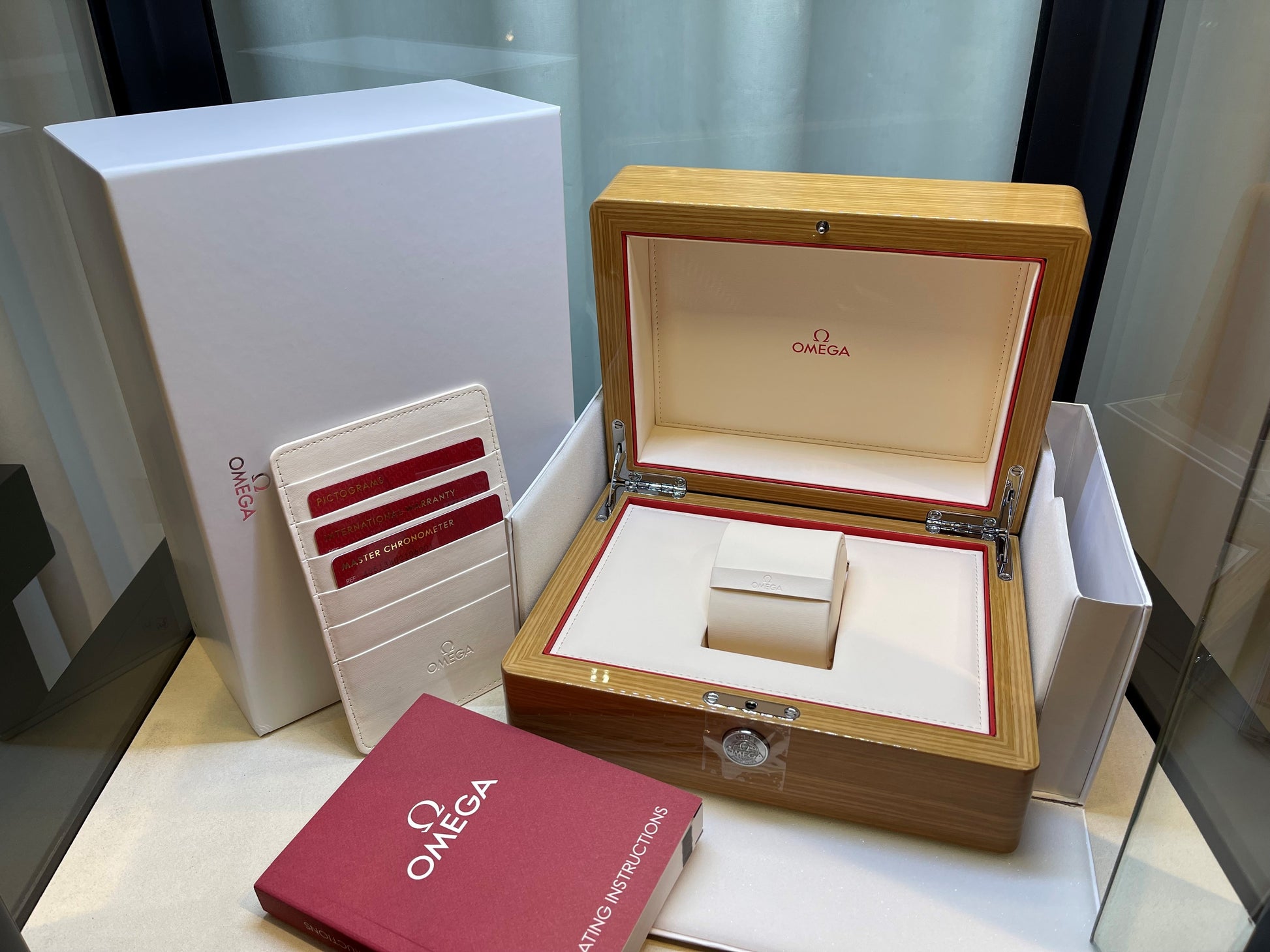 Omega De Ville Tresor Master Chronometer 40mm Small Seconds 435.13.40.21.06.001 - Beverly Hills Watch Company