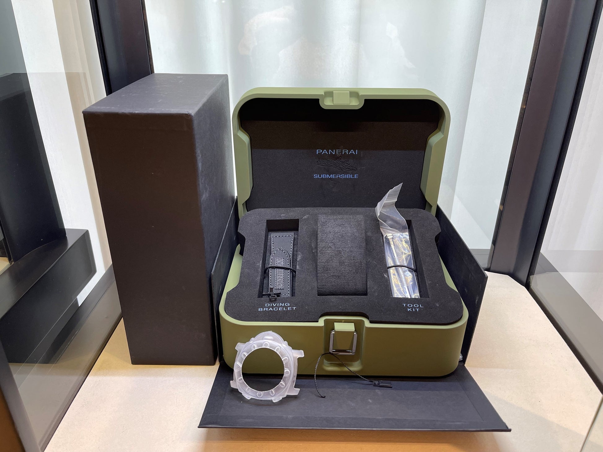 Panerai Submersible Marina Militare 47mm Carbotech PAM00979 - Beverly Hills Watch Company