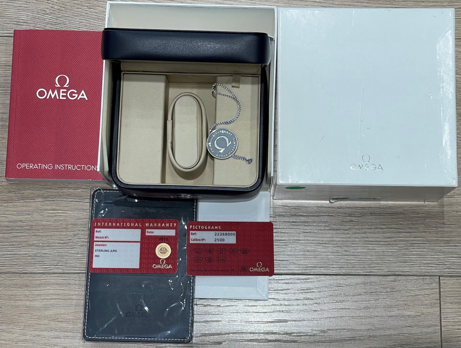 Omega Seamaster 300m 007 Casino Royale 2226.80 - Beverly Hills Watch Company