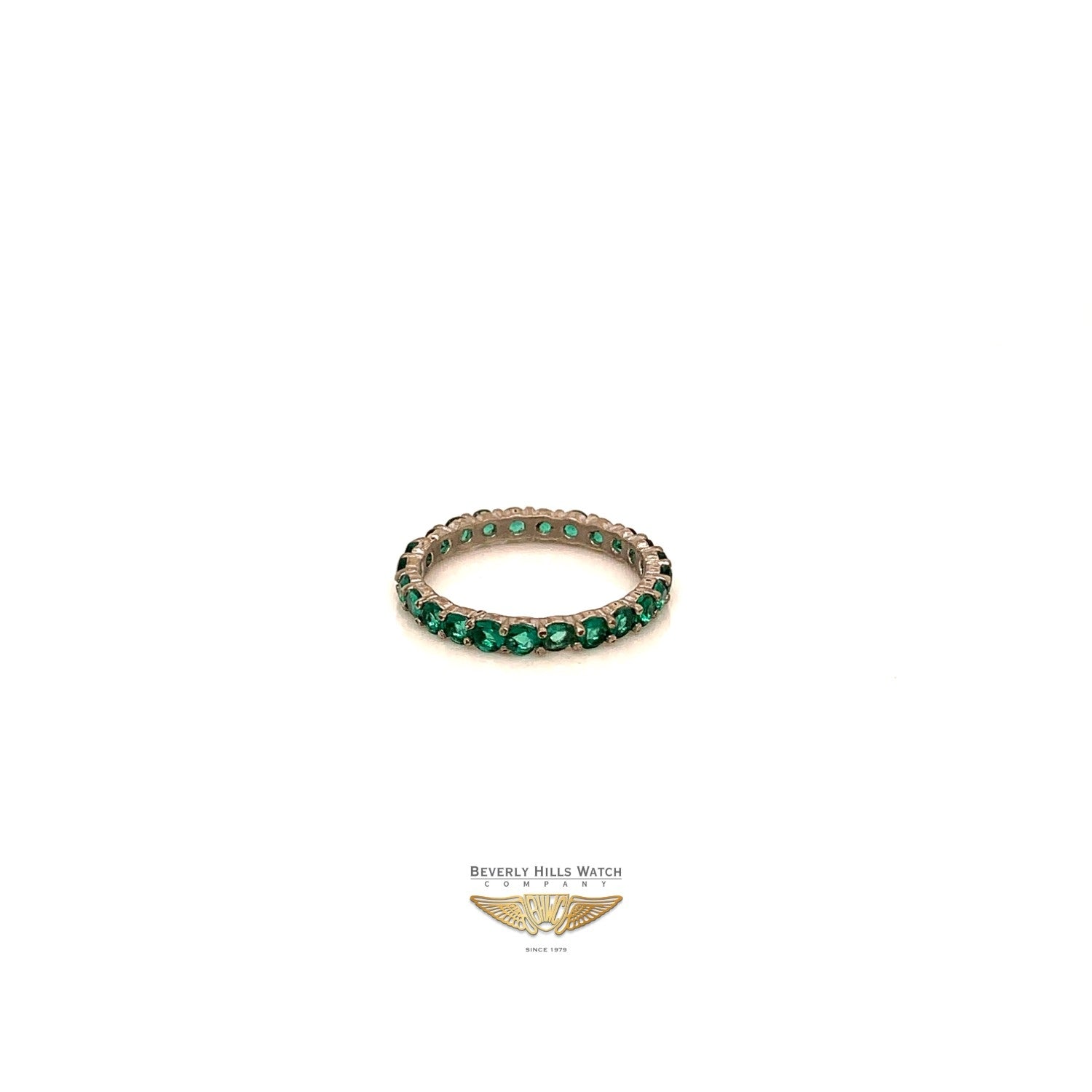 NAIRA & C EMERALD STACKABLE ETERNITY BAND WHITE GOLD NV5UZF