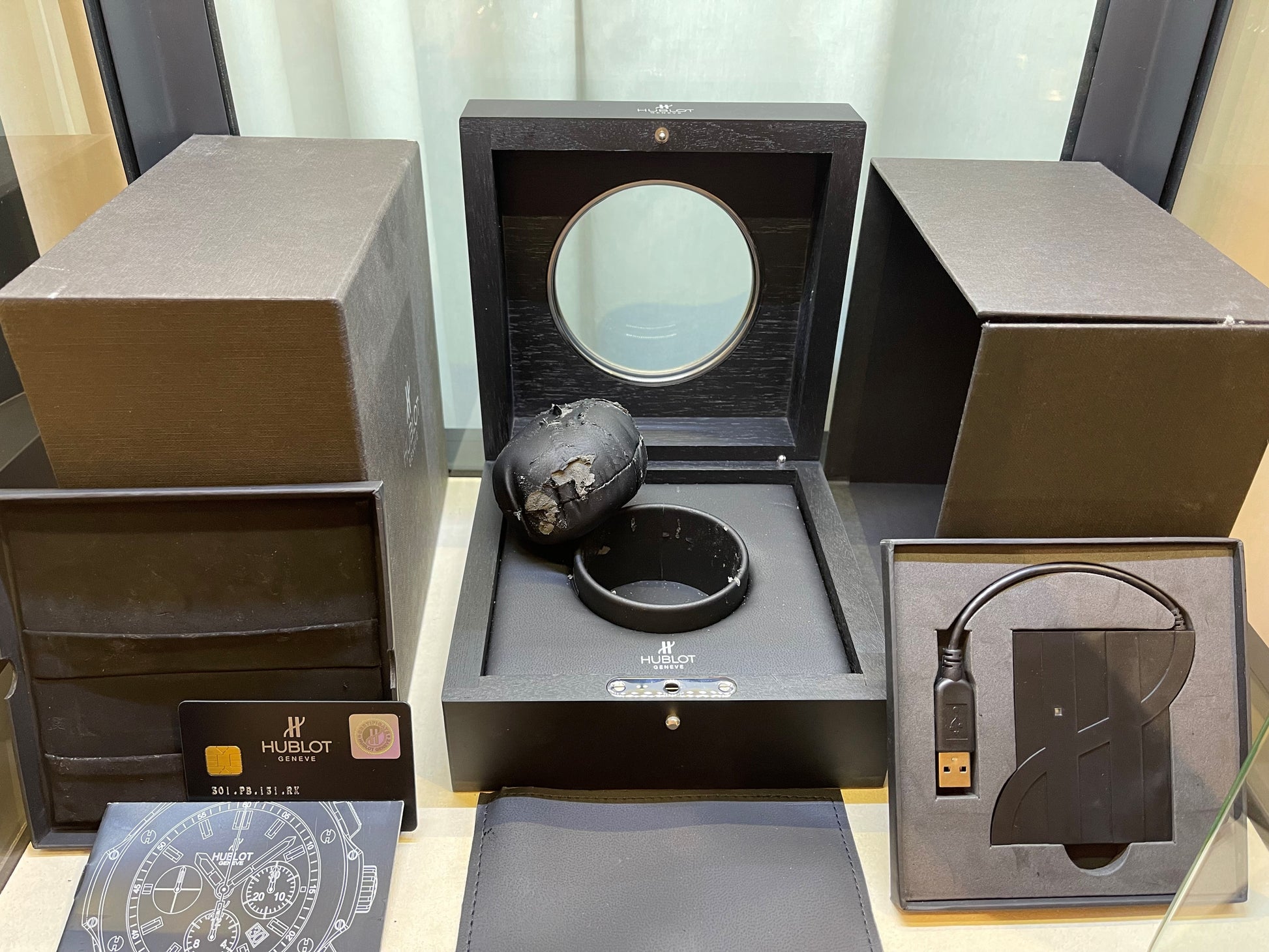 Hublot 44mm Classic Big Bang Rose Gold Ceramic Carbon Fiber Dial Chronograph 301.PB.131.RX - Beverly Hills Watch Company