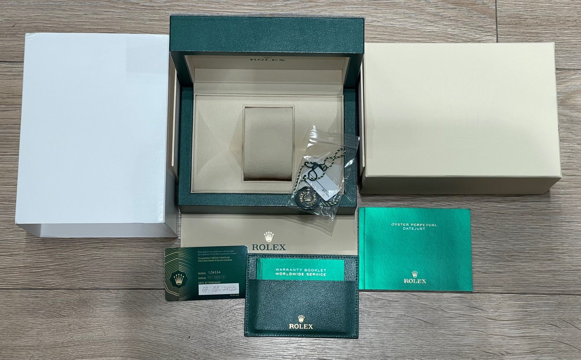 "You know you're not the first, but does it really matter?"®  "Previously Enjoyed"®The Exclusive Beverly Hills Watch Store since 1979. Specializing in buying, selling and trading new and pre-owned fine timepieces and jewelry acquired from our vast netwo